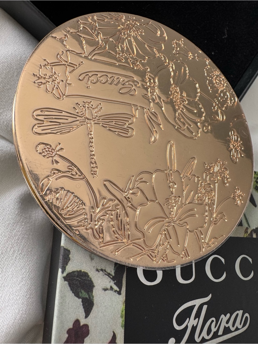 Gucci Flora Gold Compact Mirror with Flora Slipcover GWP - Picture 5 of 6